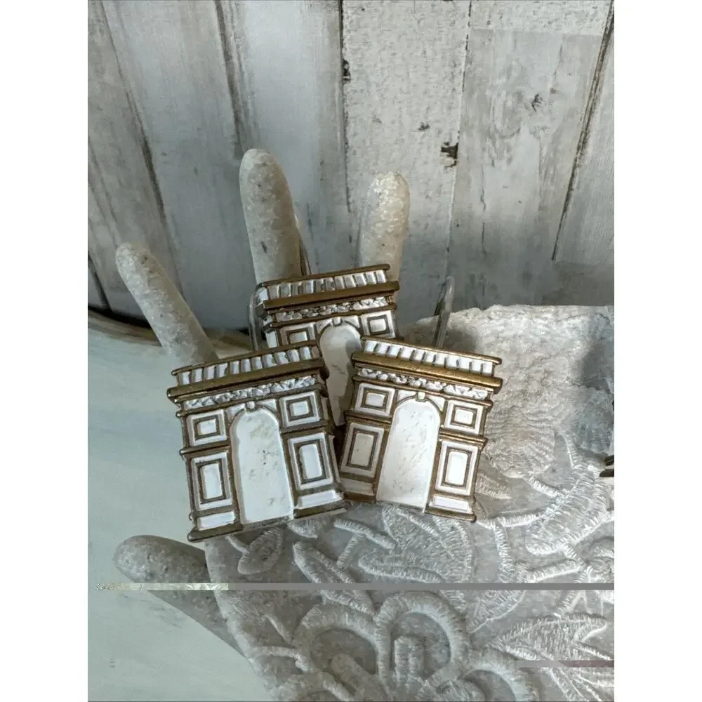 Set Of 12 Avanti Paris Sculpted Shower Hooks